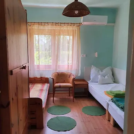 Apartment In 19268 *
