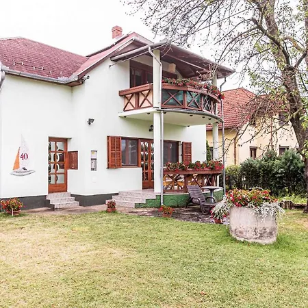 Lägenhet In Balatonmariafuerdo 19268 *