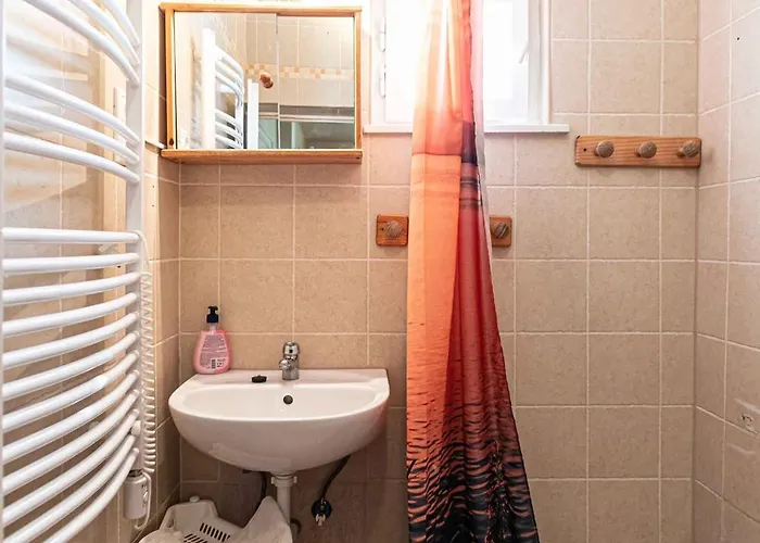 In 19268 Apartment *